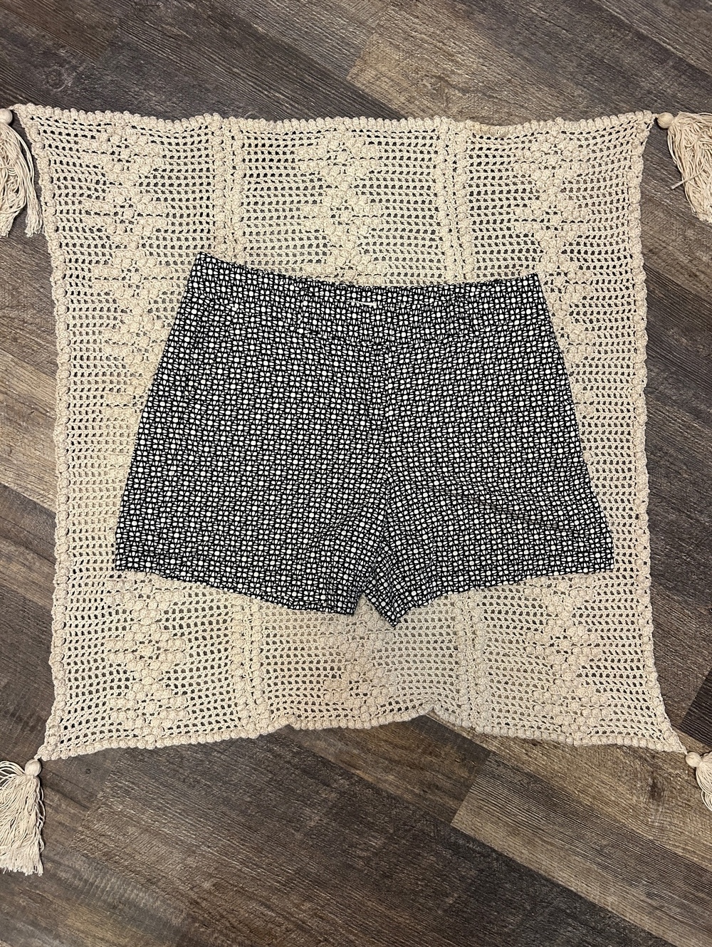 LOFT Linen Cotton Blend Shorts 10 Black White Geometric Print Preppy Workwear